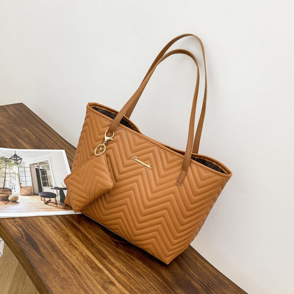 Women's Fashionable Wave Pattern Diamond Plaid Embroidered Shoulder Bag - Image 4